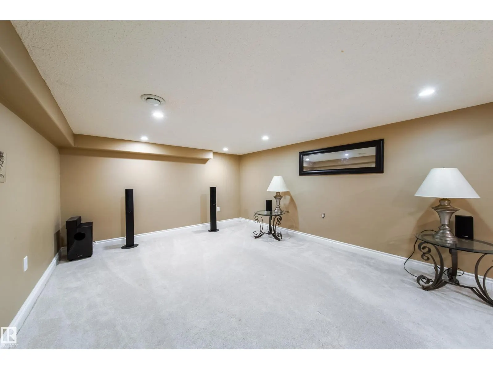 7808 22 AV NW