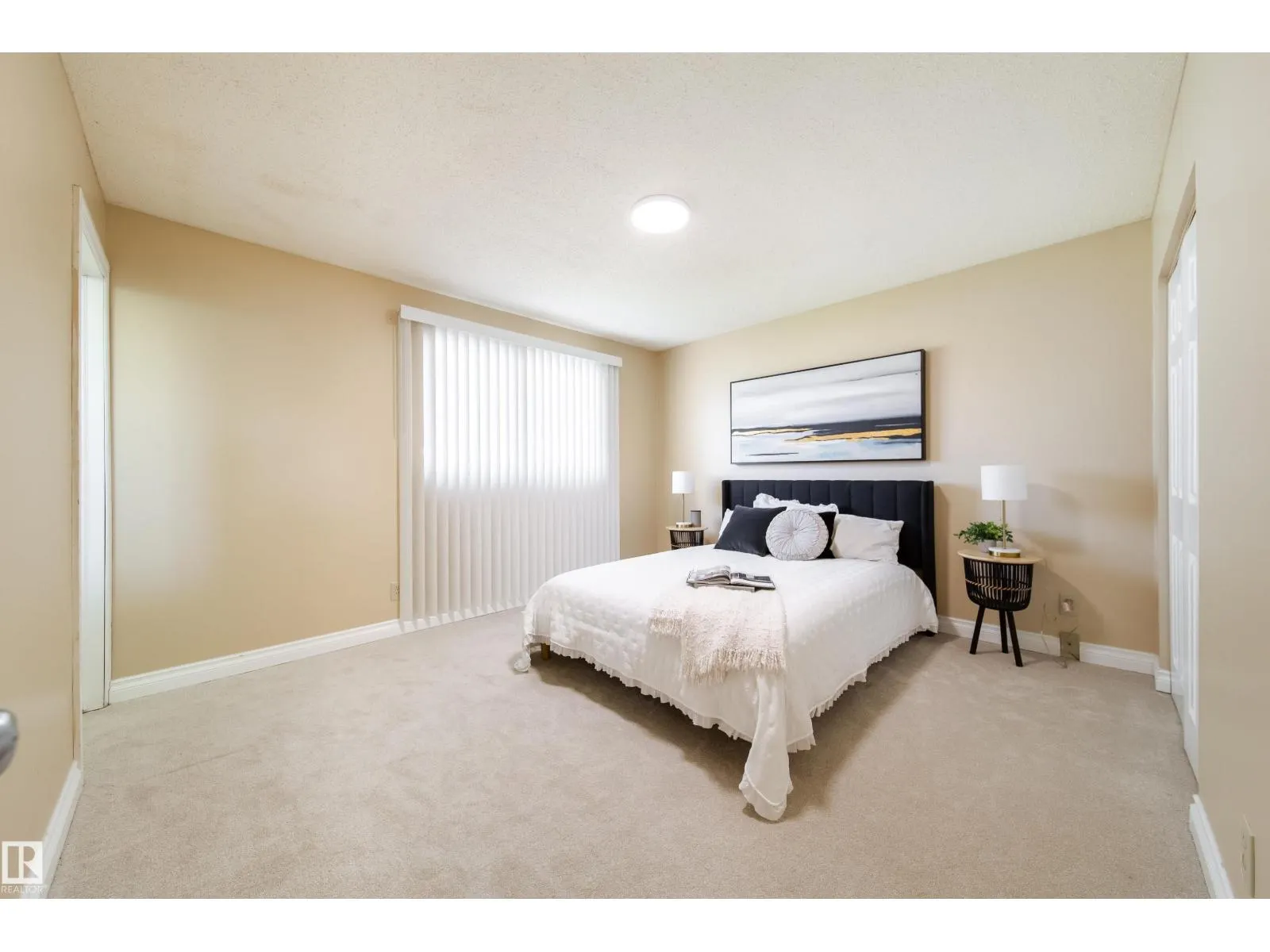 7808 22 AV NW