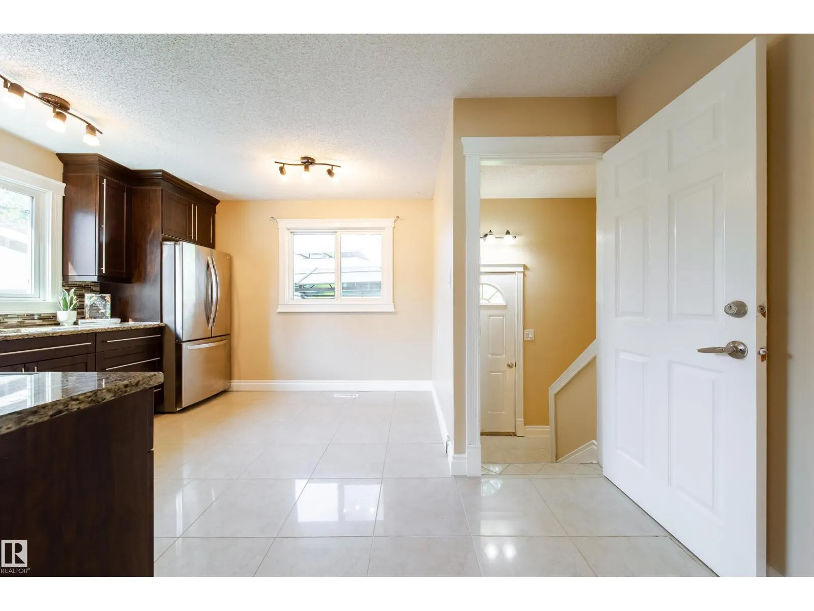 7808 22 AV NW