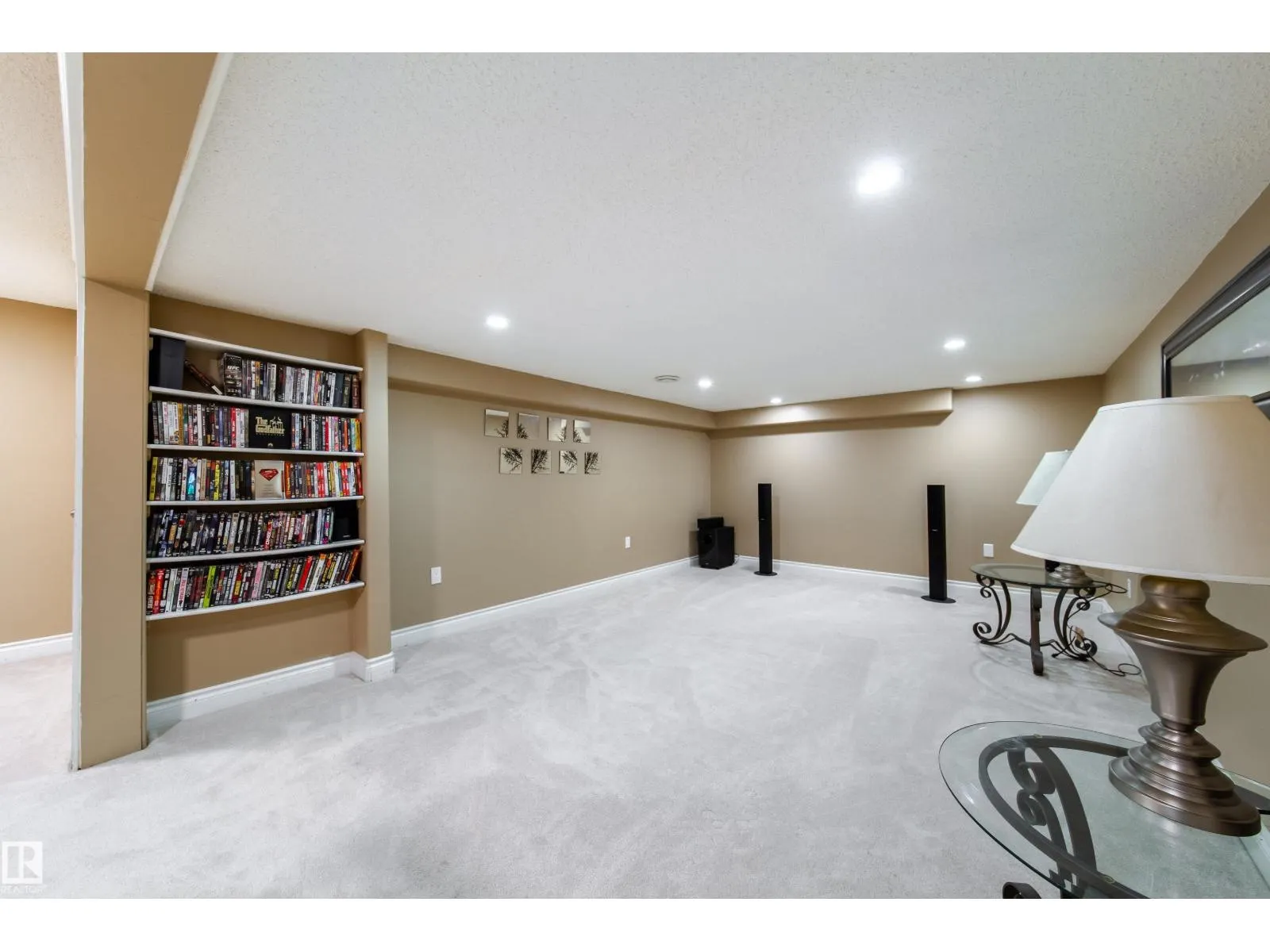 7808 22 AV NW