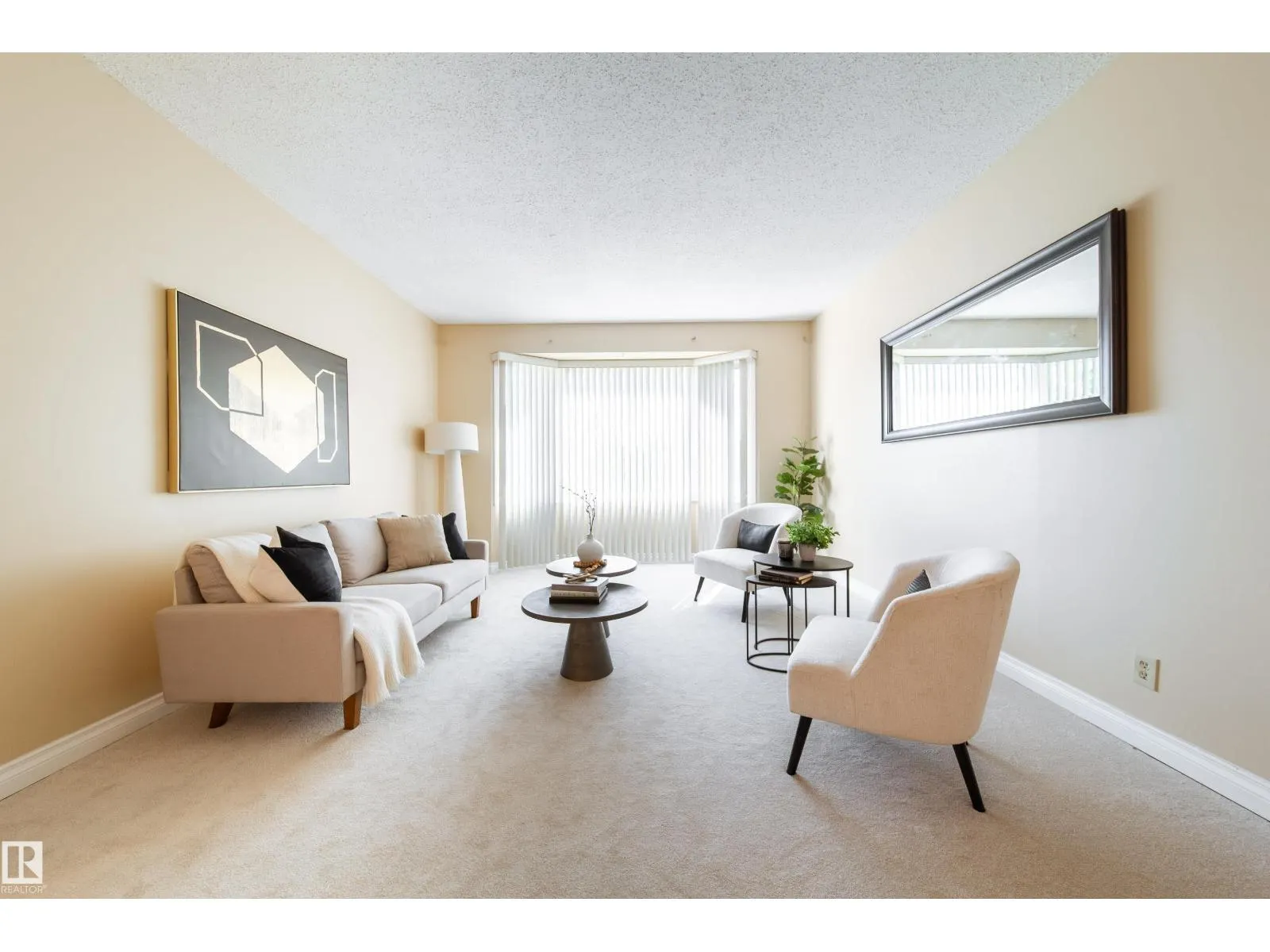 7808 22 AV NW