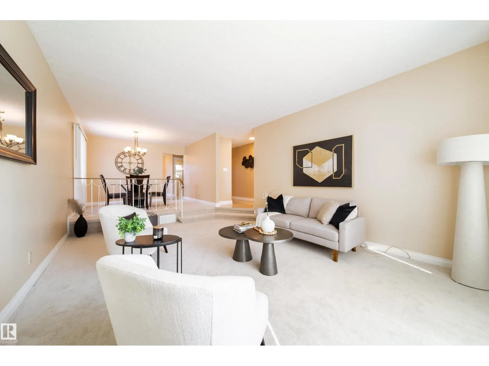 7808 22 AV NW