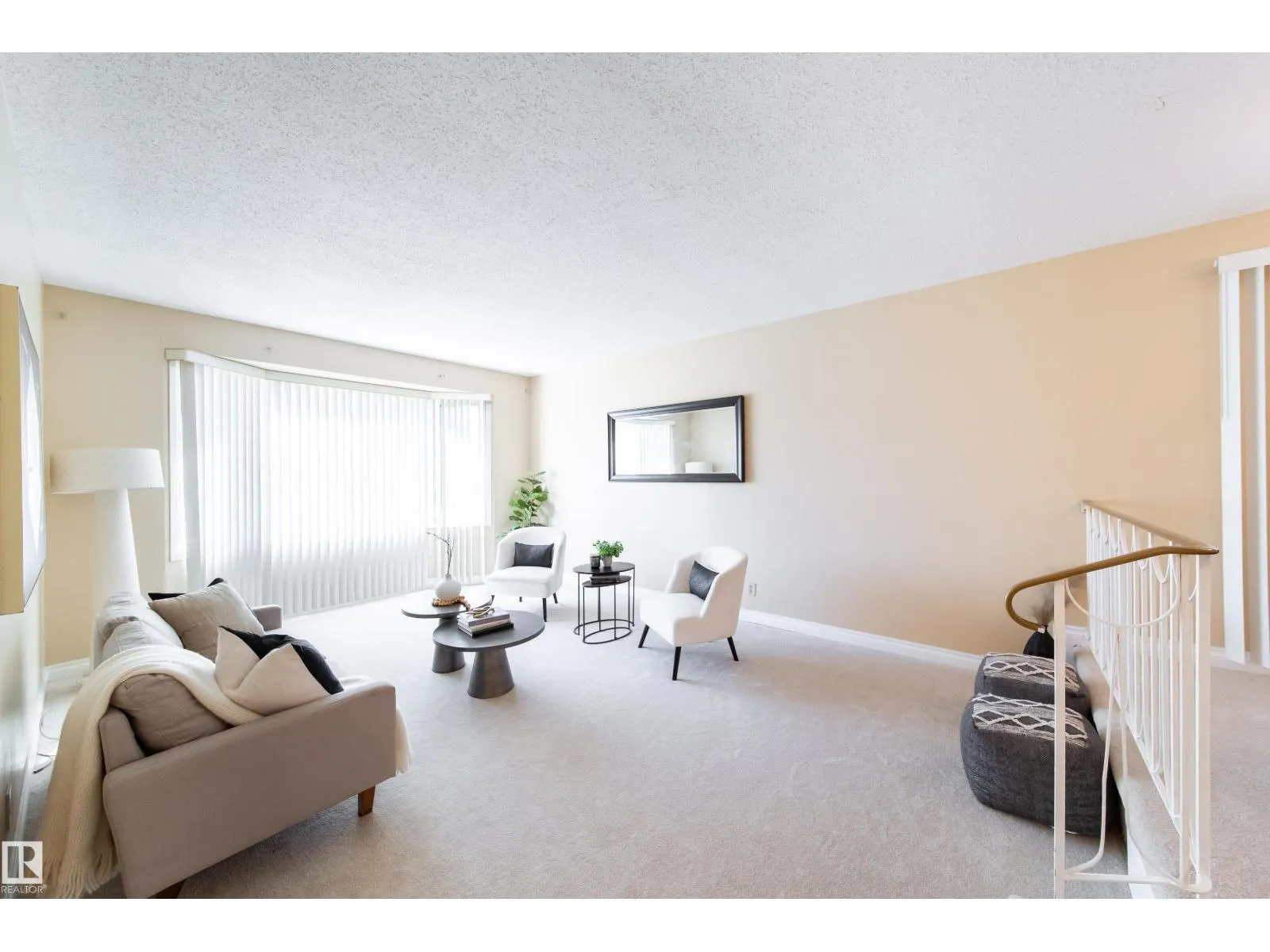 7808 22 AV NW