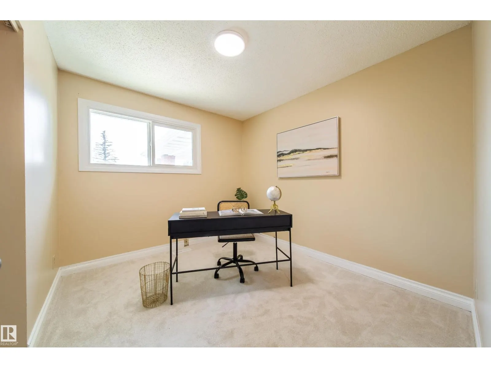 7808 22 AV NW