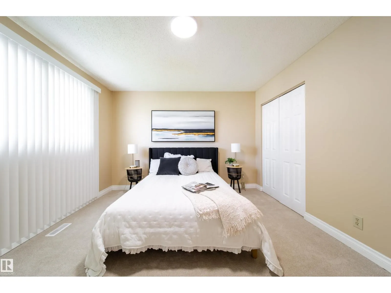 7808 22 AV NW