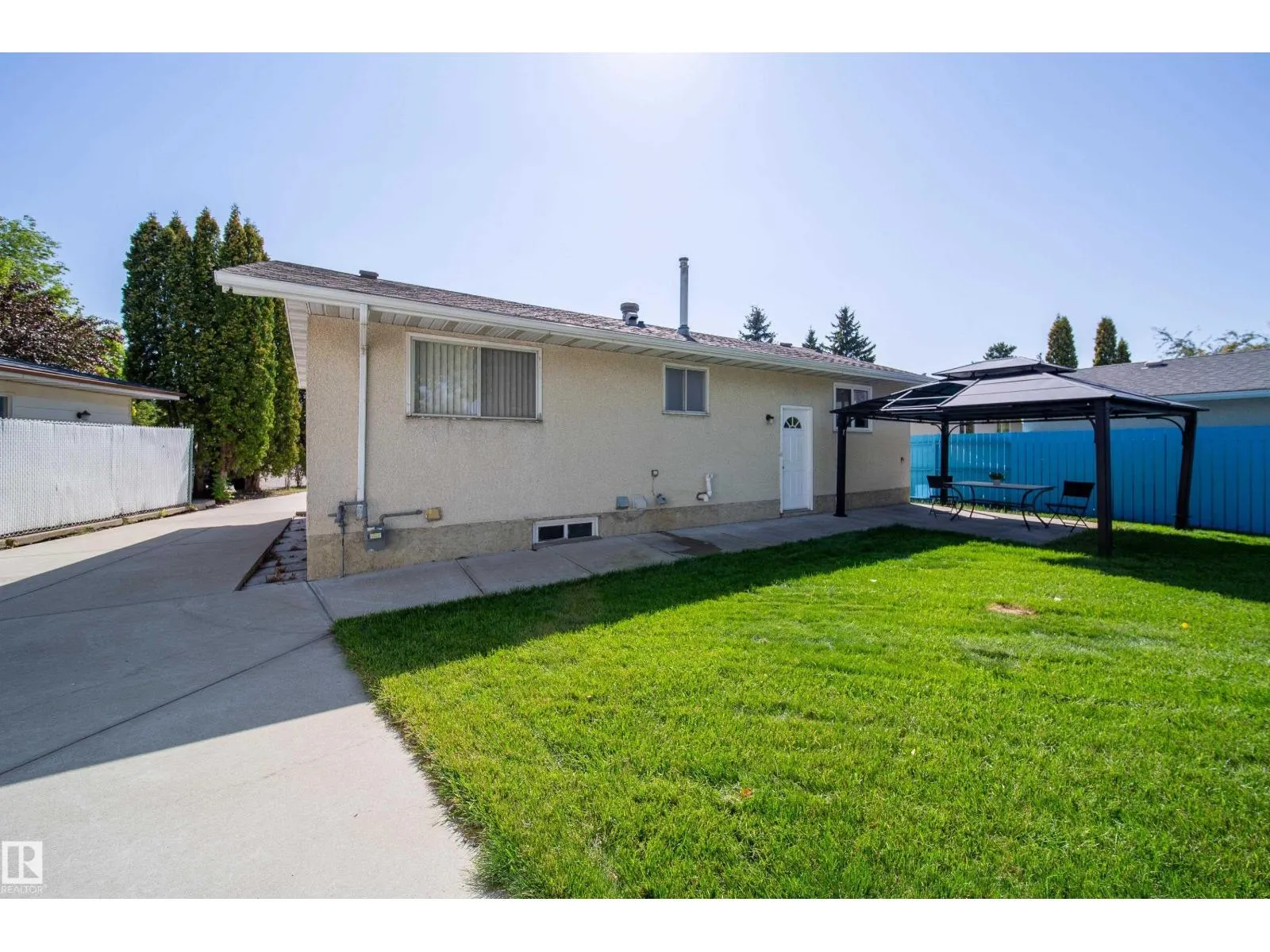 7808 22 AV NW