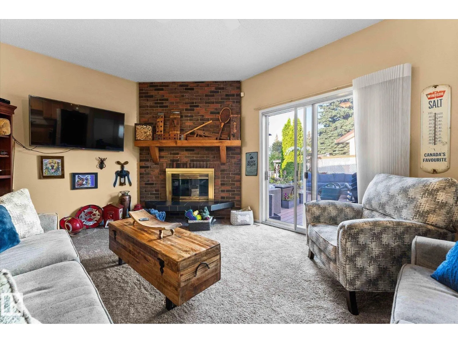 1 MILLER AV