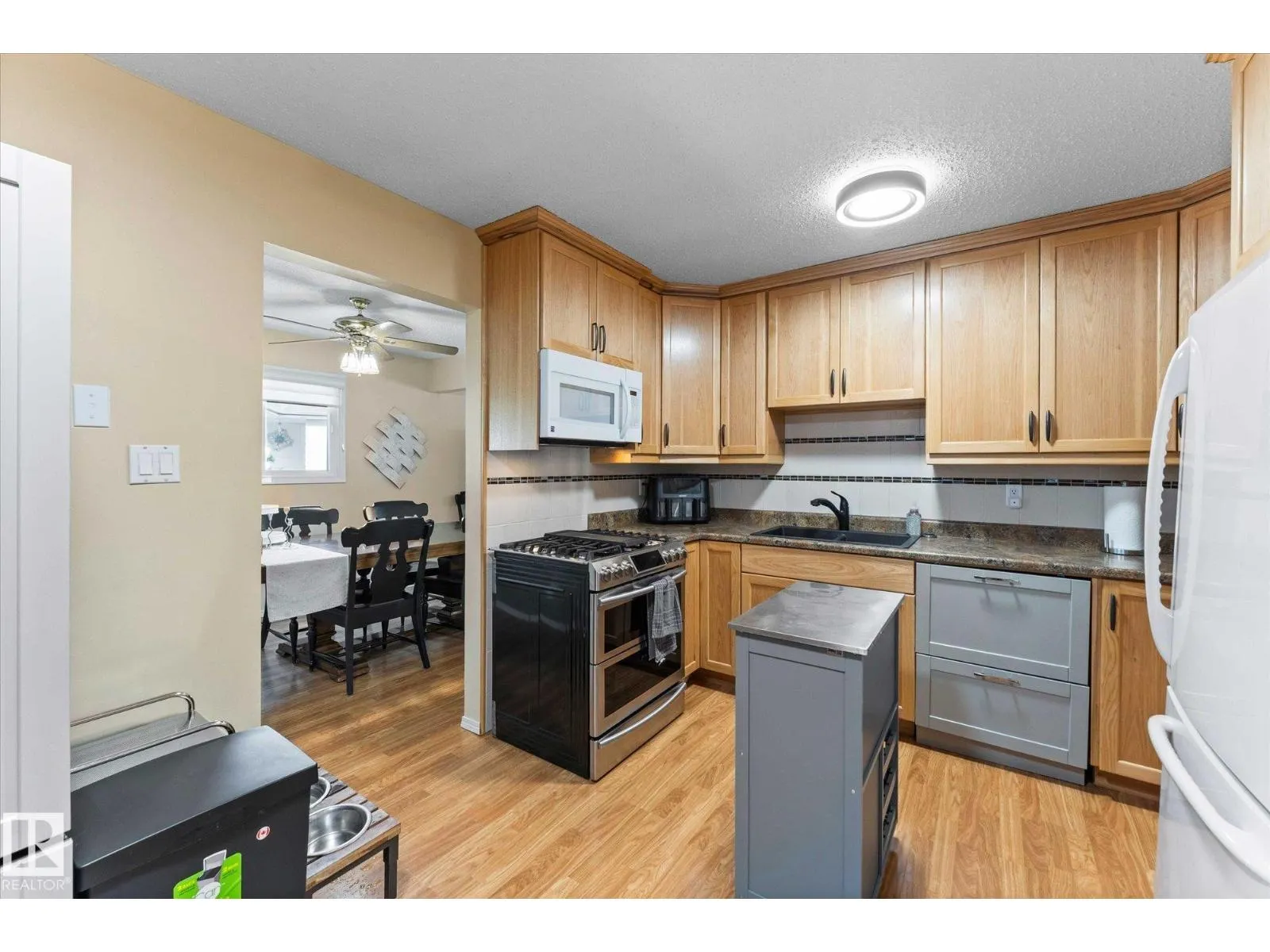 1 MILLER AV