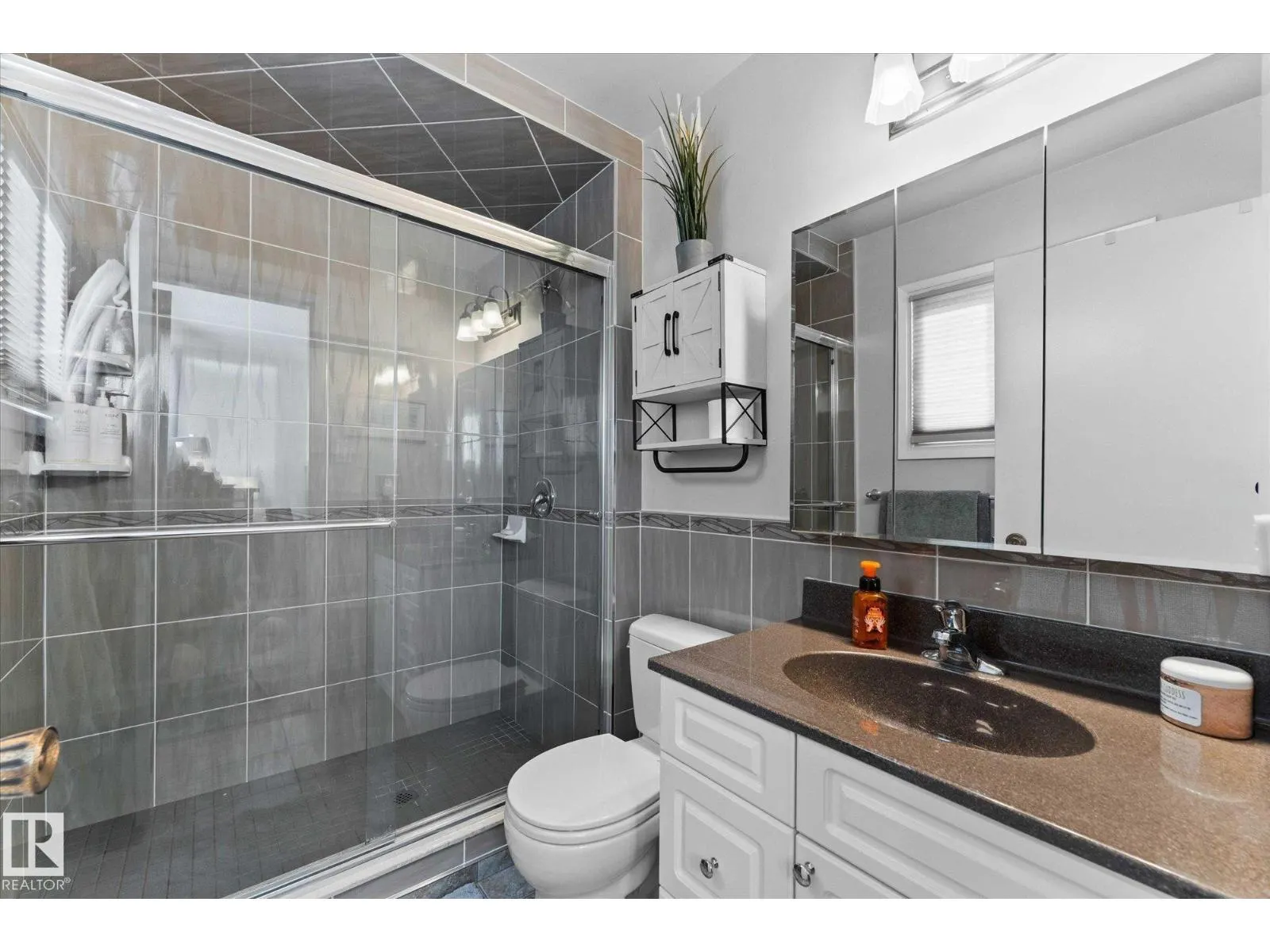 1 MILLER AV