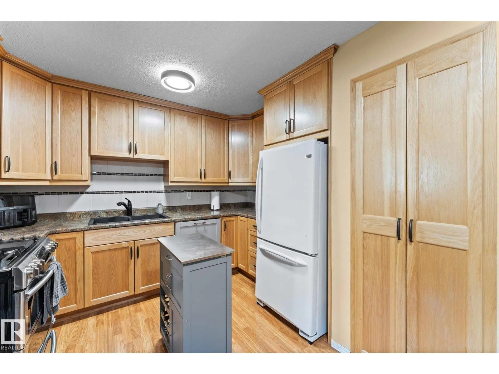 1 MILLER AV
