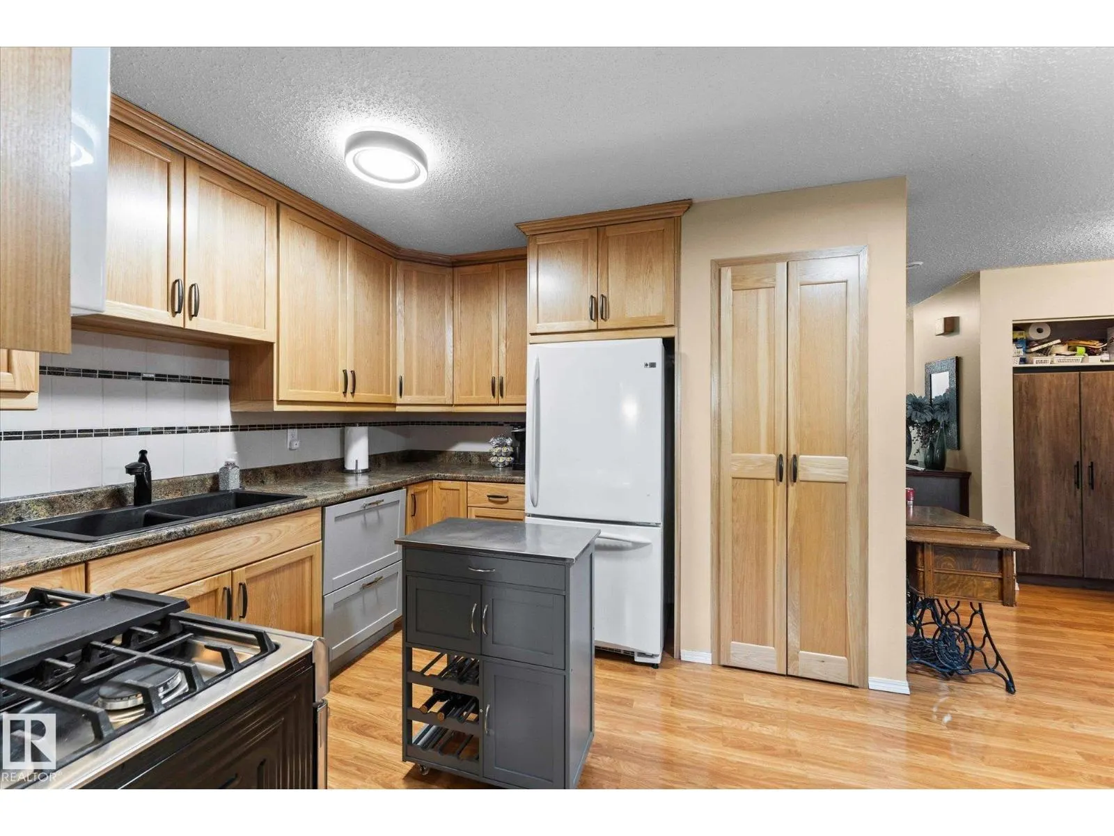 1 MILLER AV