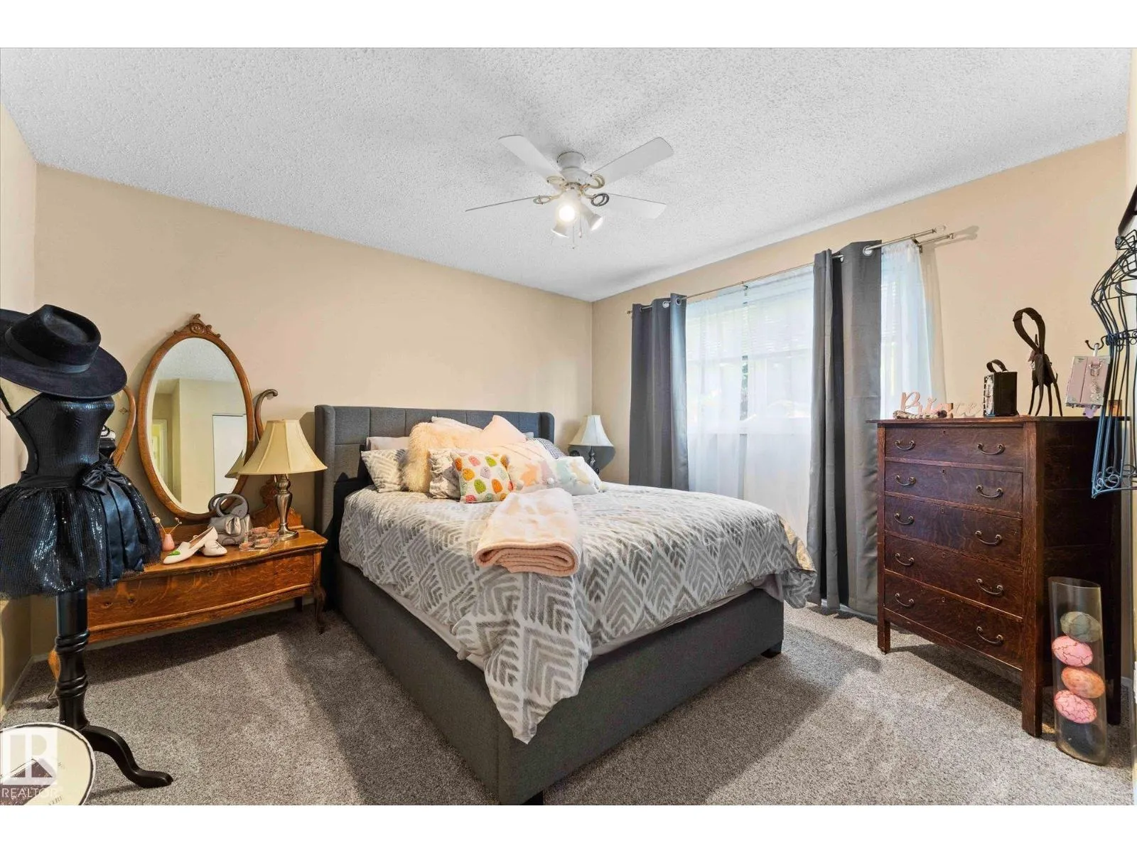 1 MILLER AV