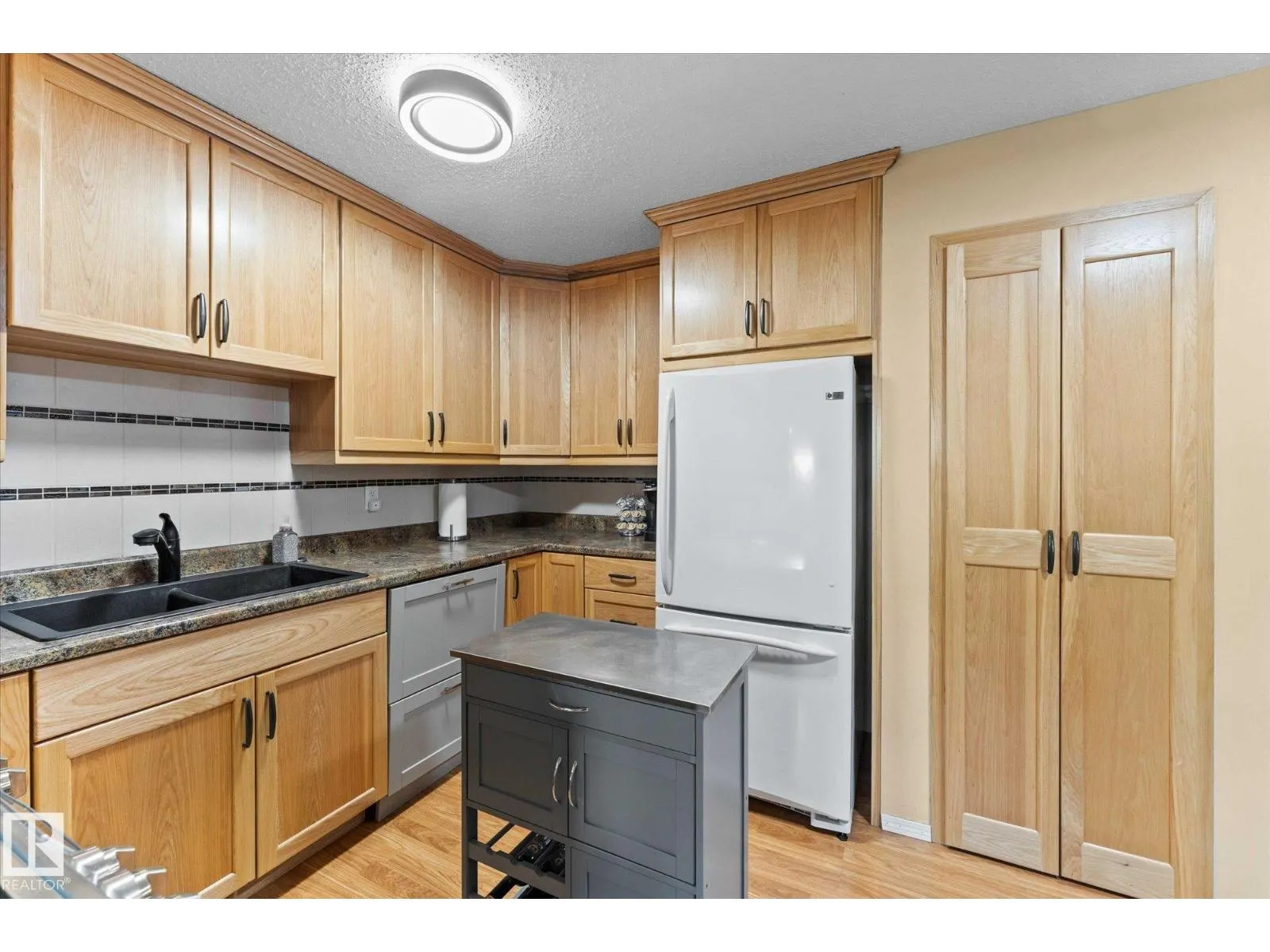 1 MILLER AV
