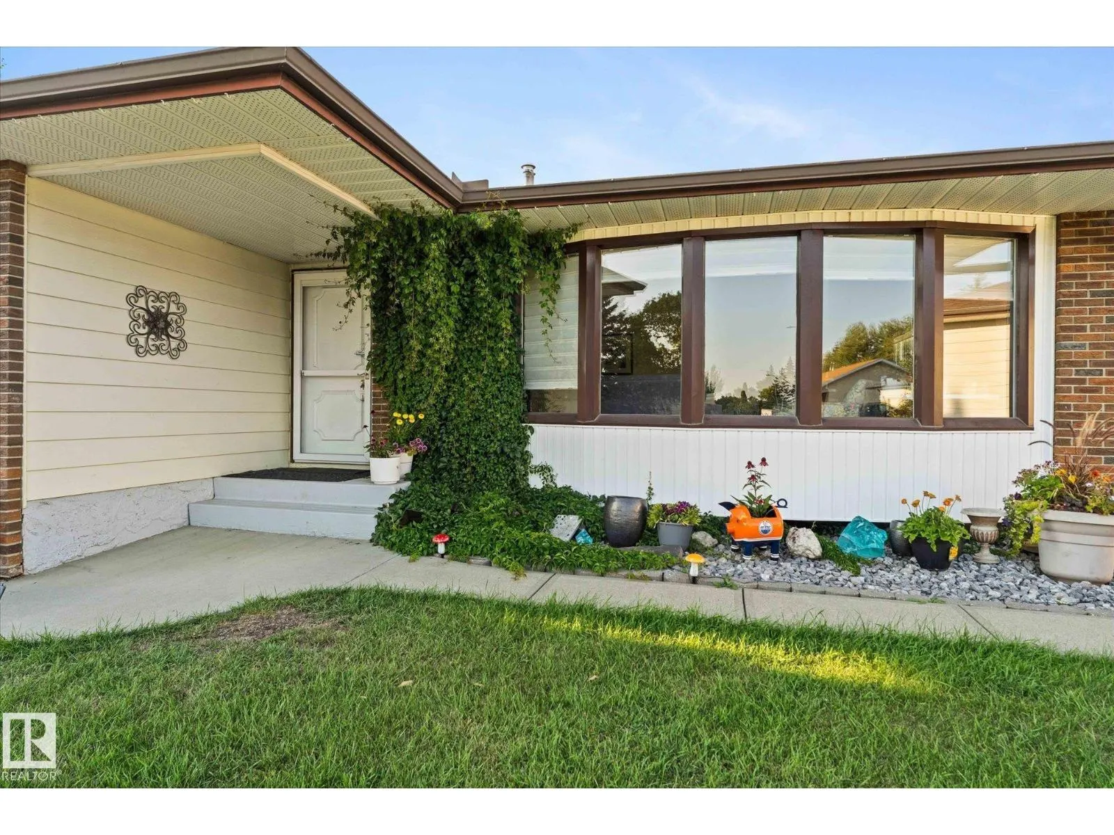 1 MILLER AV