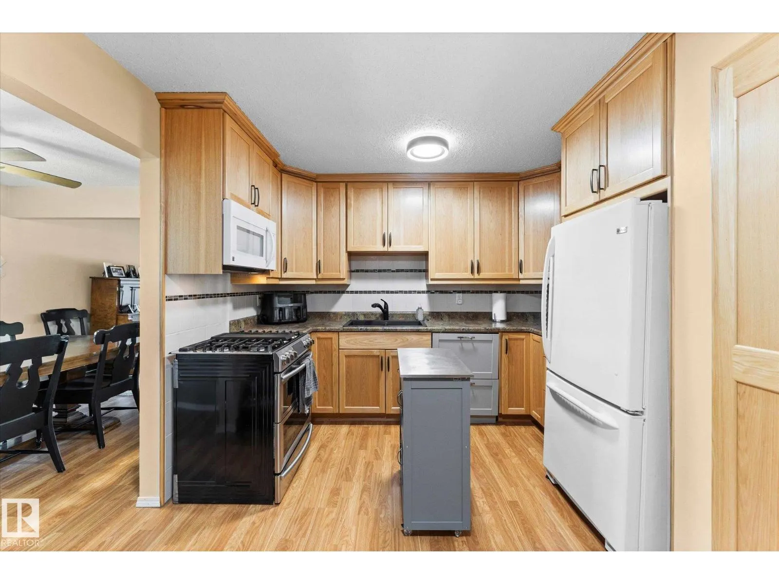 1 MILLER AV