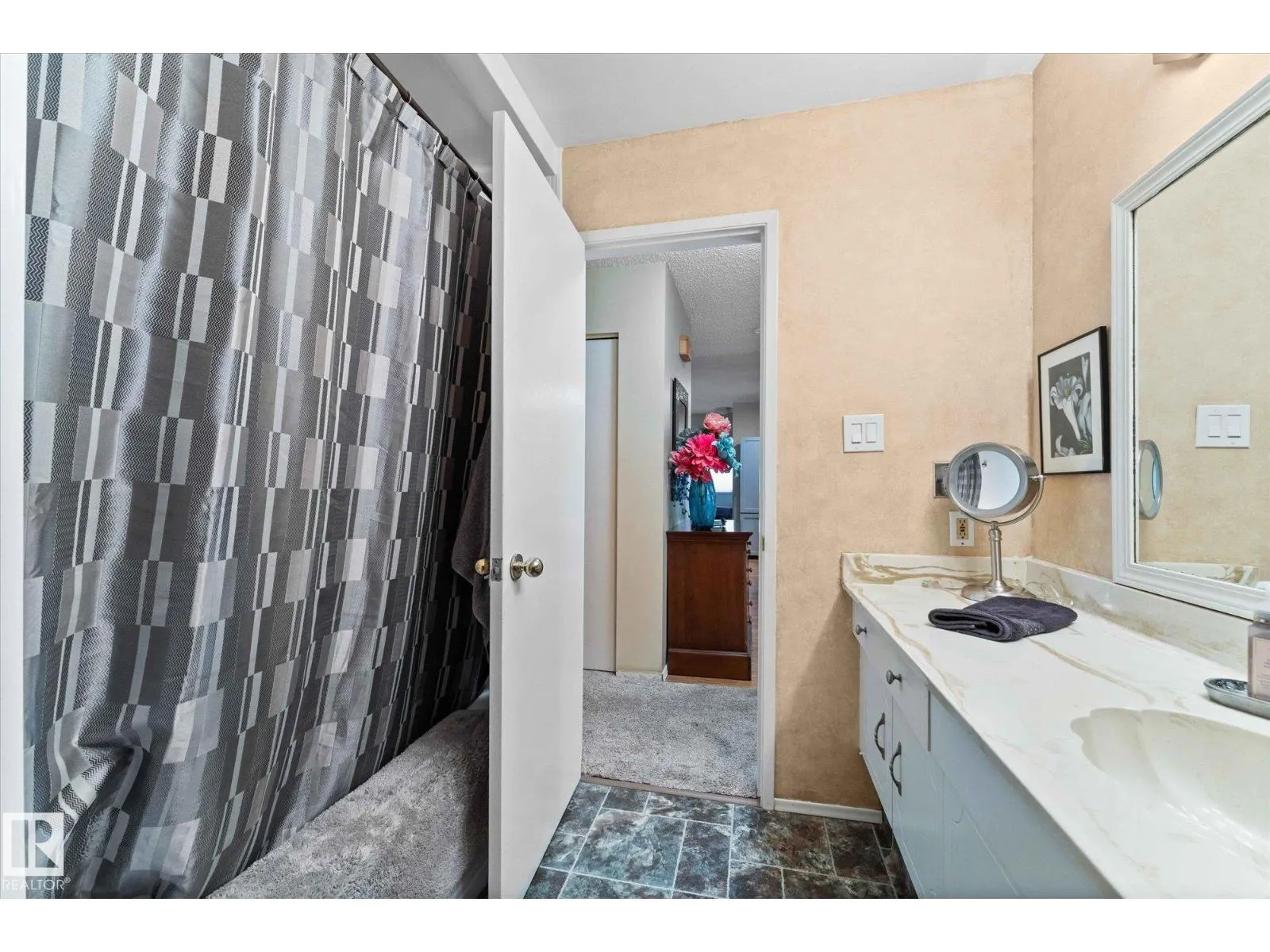 1 MILLER AV