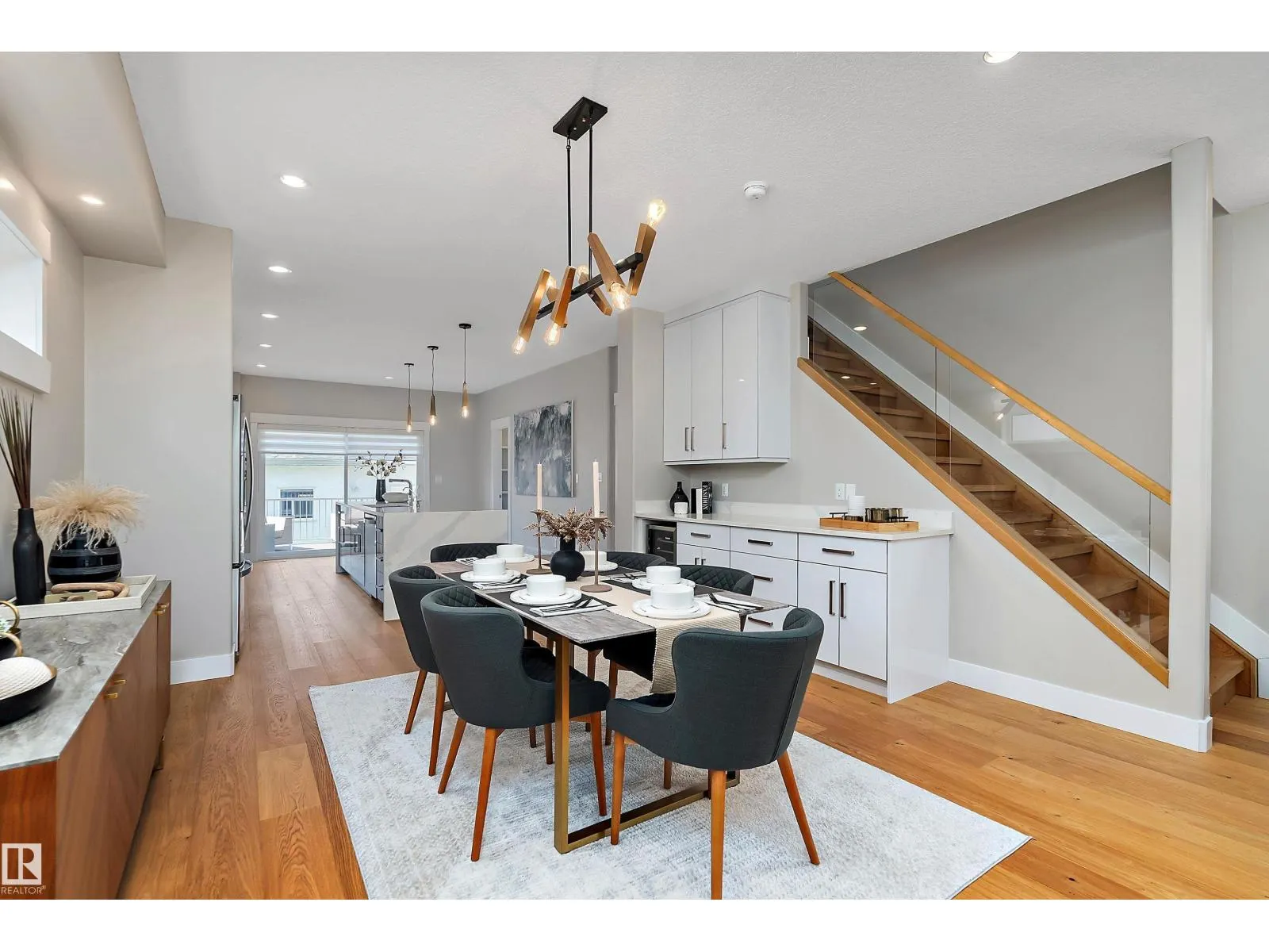 8422 117 ST NW
