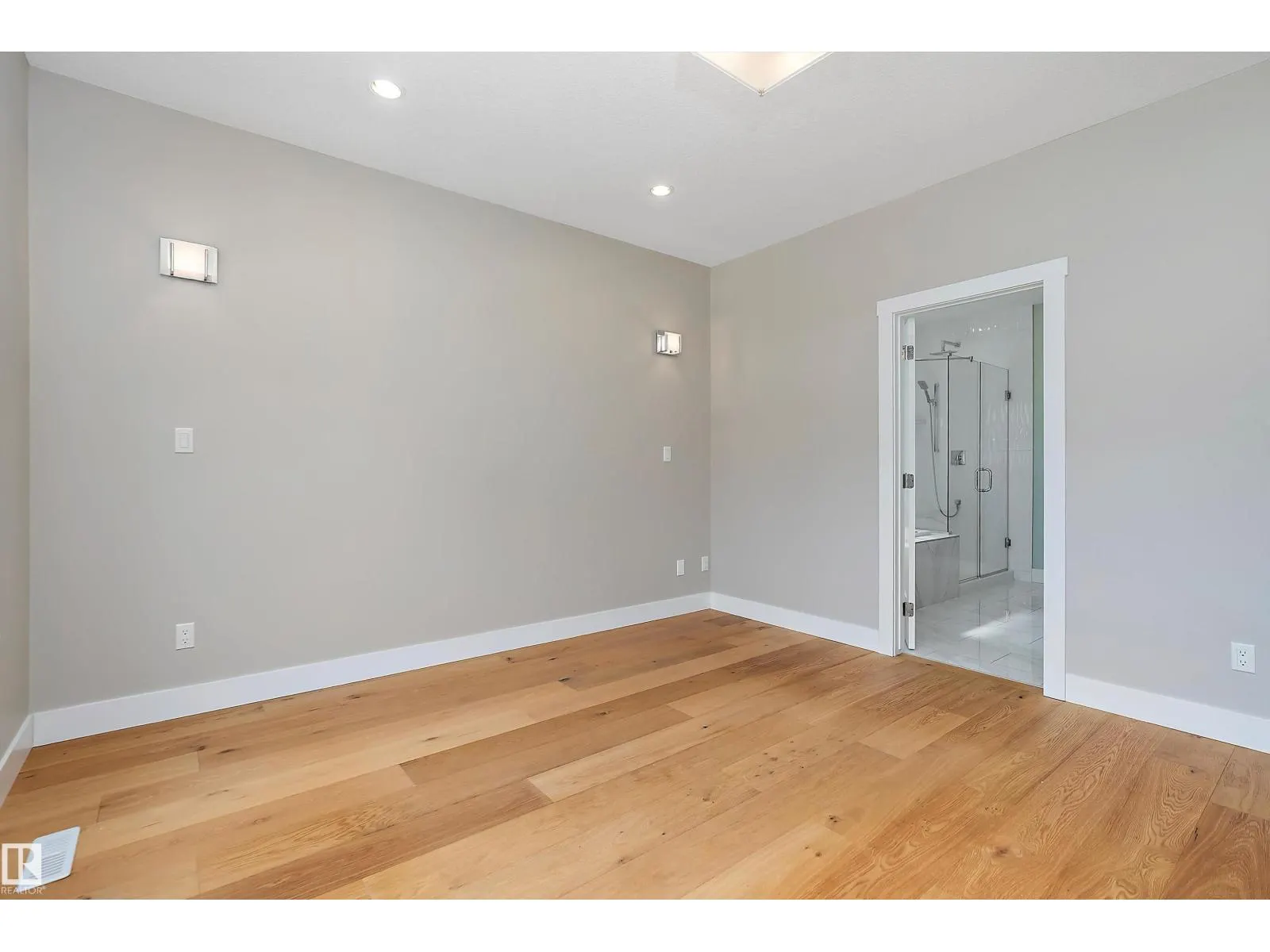 8422 117 ST NW