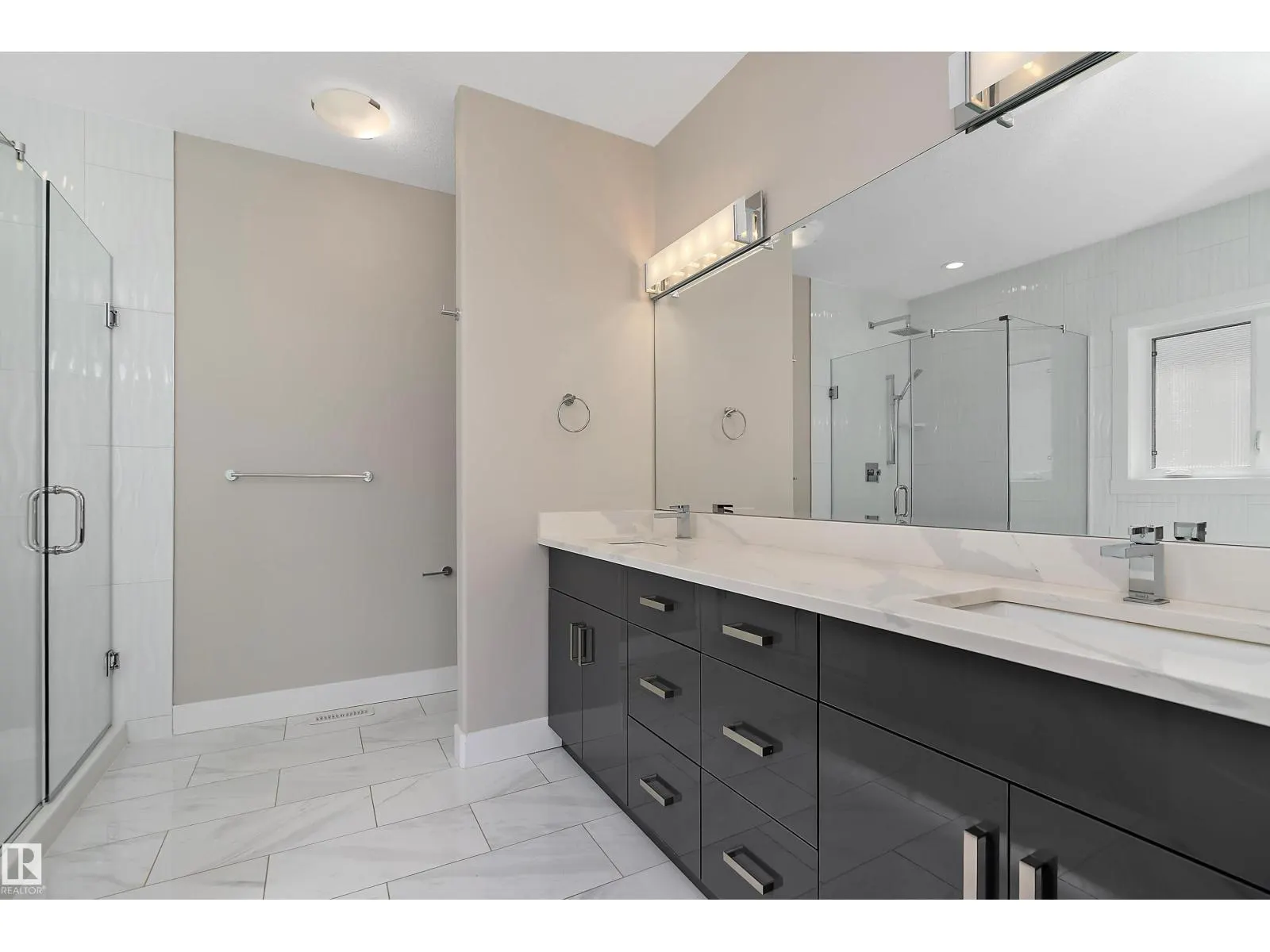 8422 117 ST NW