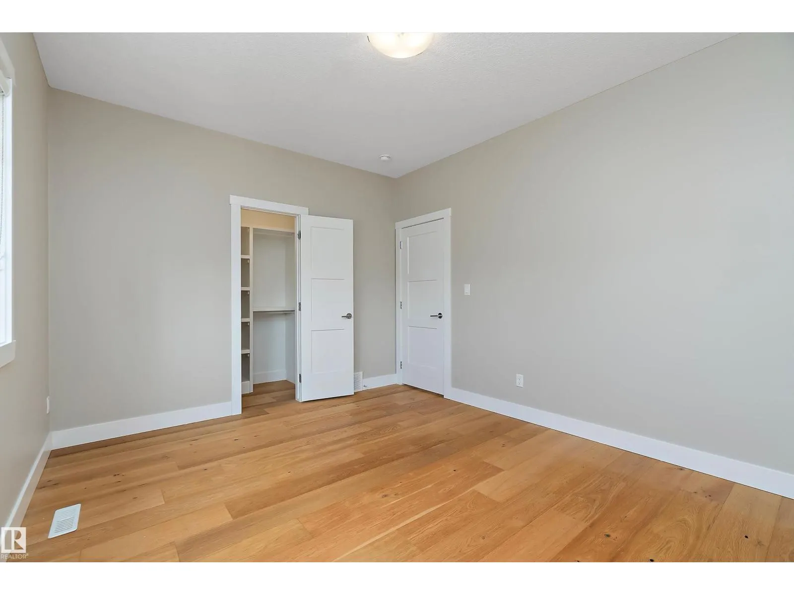 8422 117 ST NW