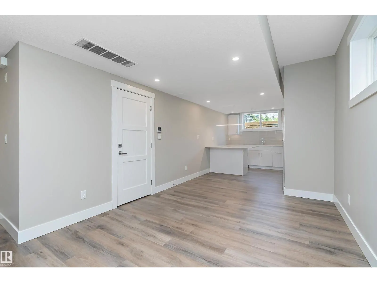 8422 117 ST NW