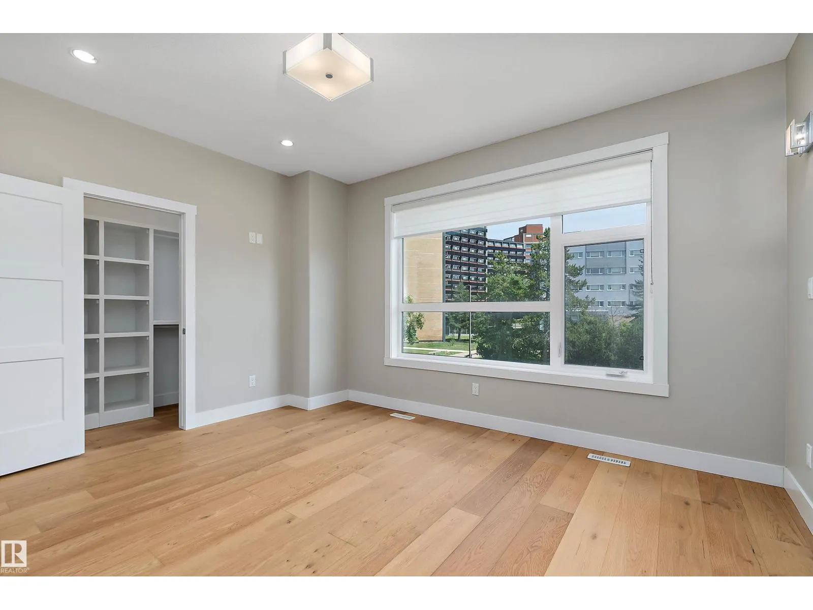 8422 117 ST NW