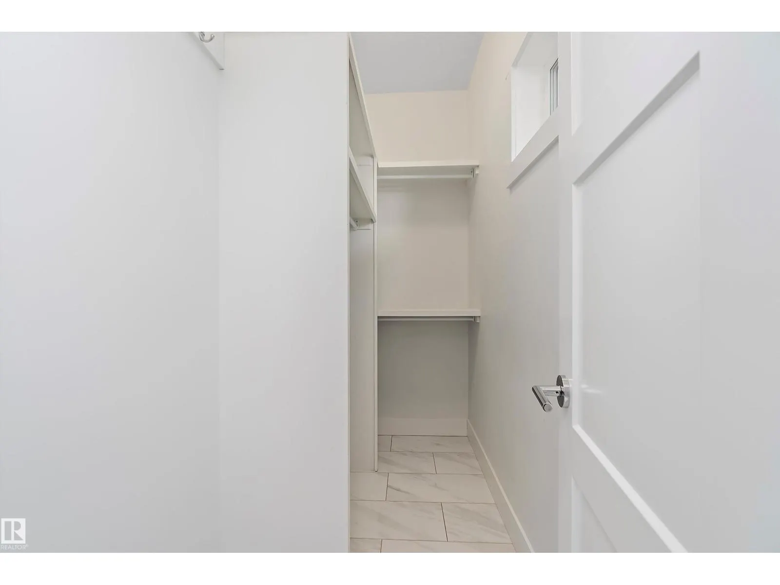 8422 117 ST NW
