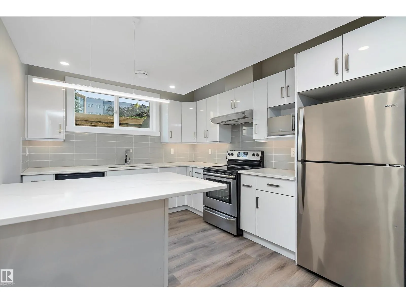 8422 117 ST NW