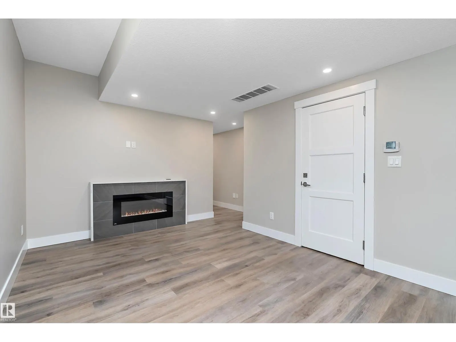 8422 117 ST NW