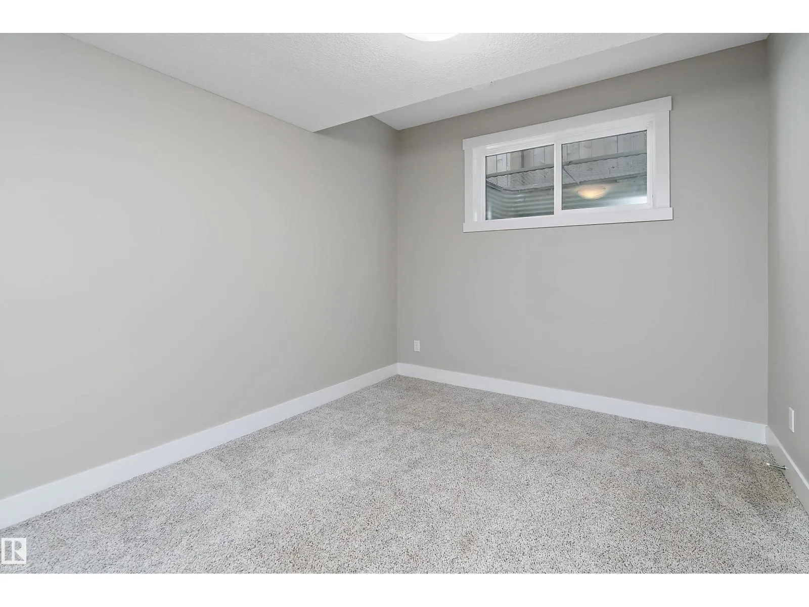 8422 117 ST NW