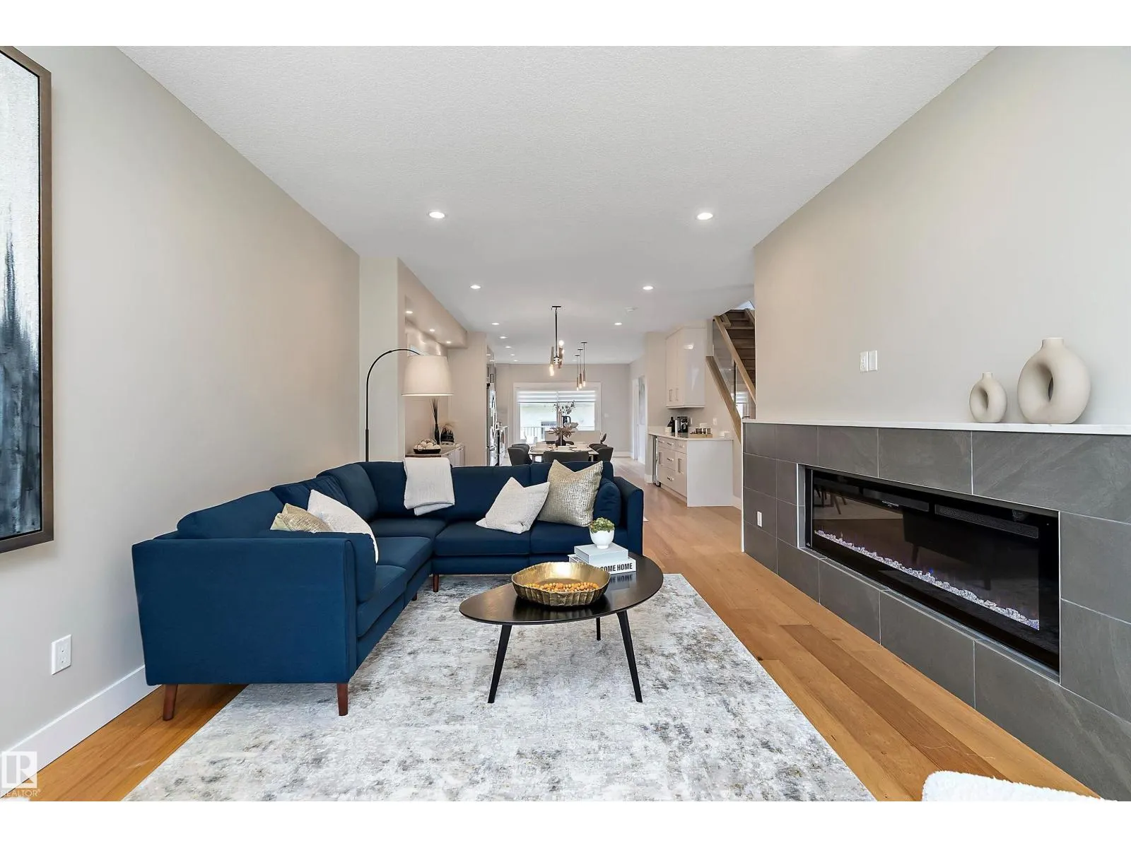 8422 117 ST NW