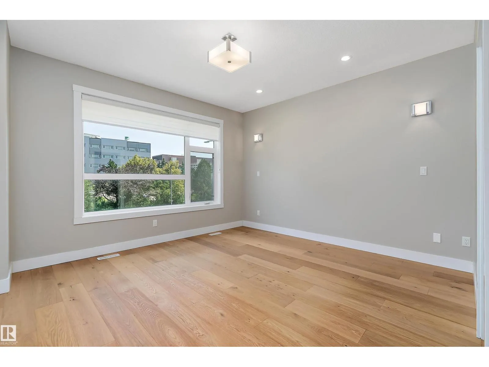 8422 117 ST NW