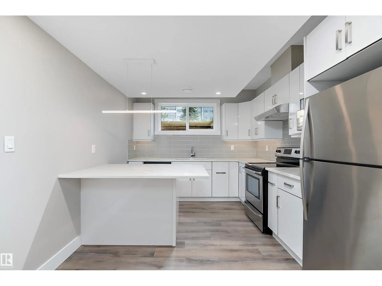 8422 117 ST NW