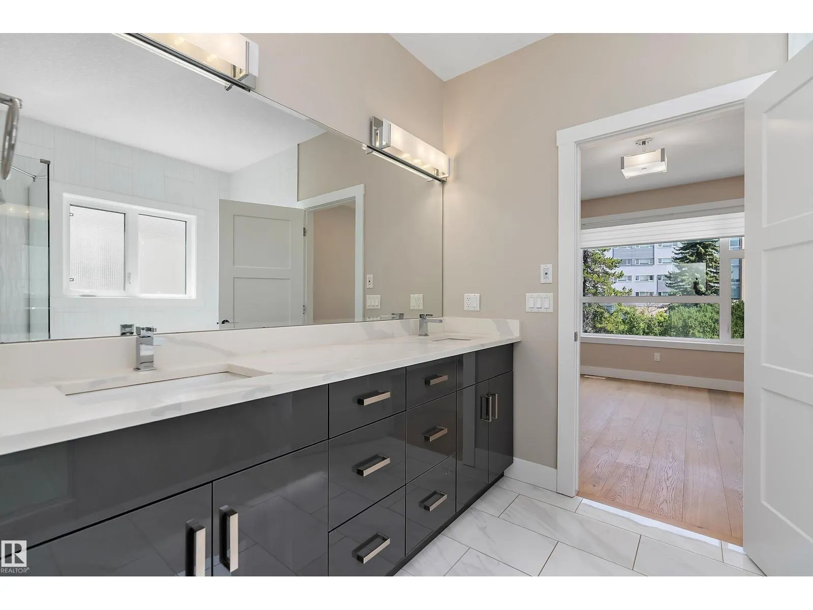 8422 117 ST NW