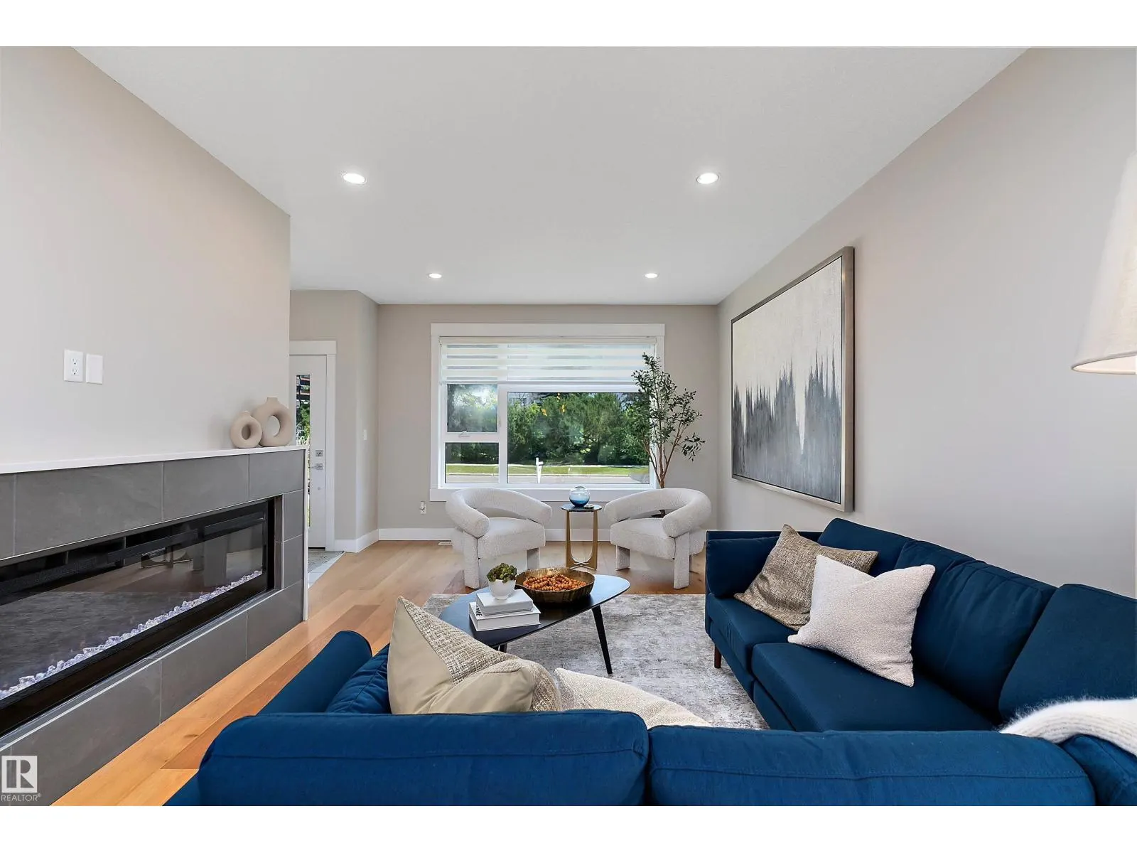 8422 117 ST NW