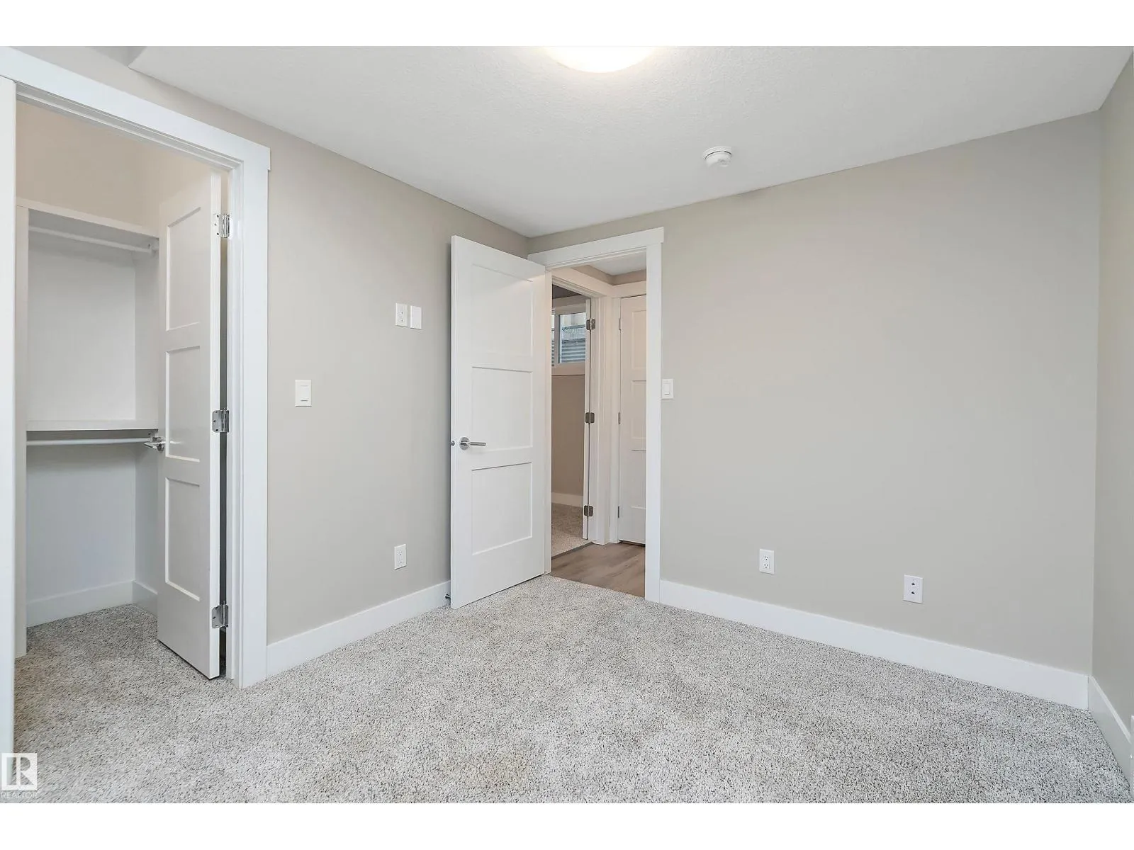 8422 117 ST NW
