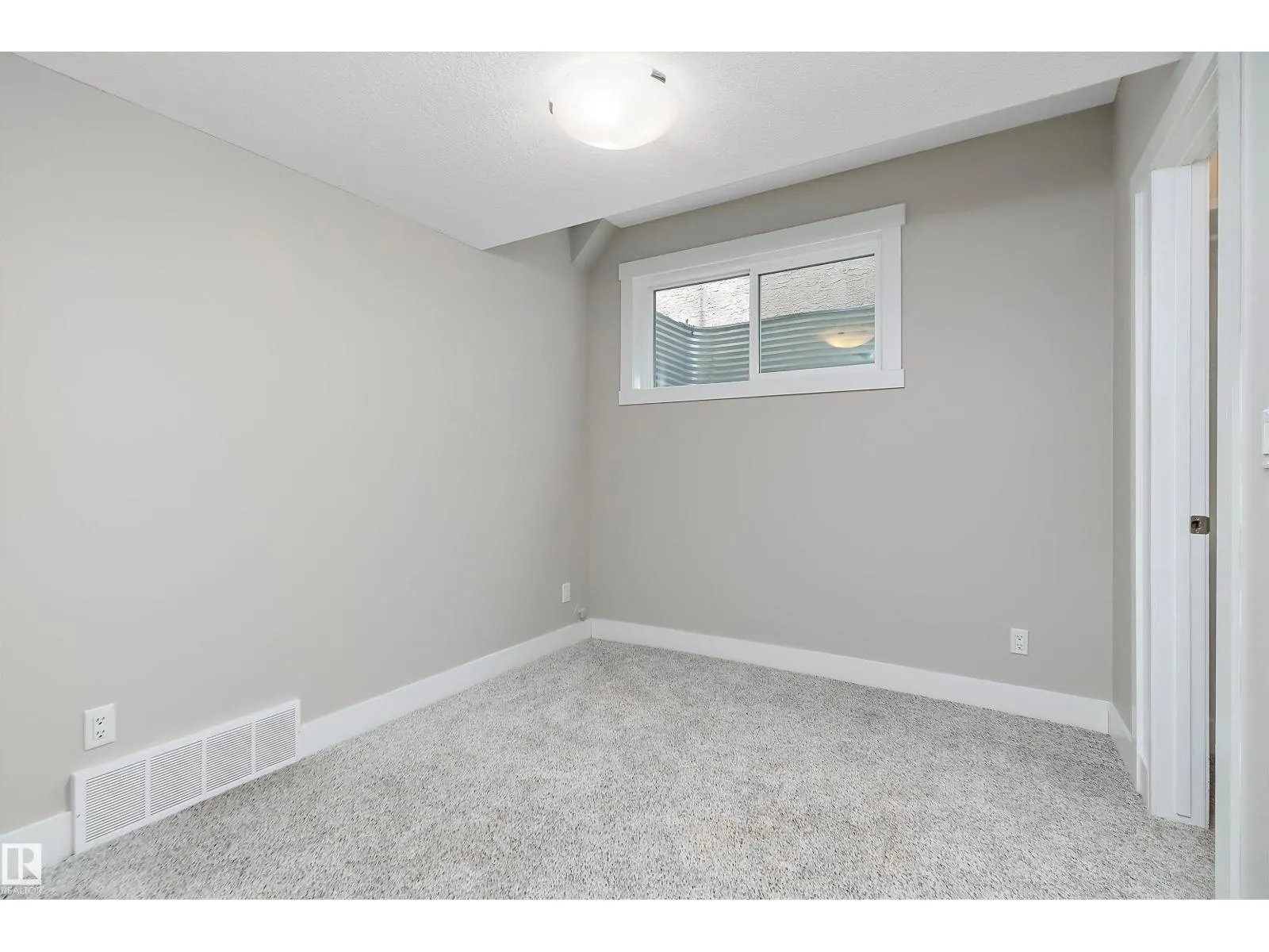 8422 117 ST NW