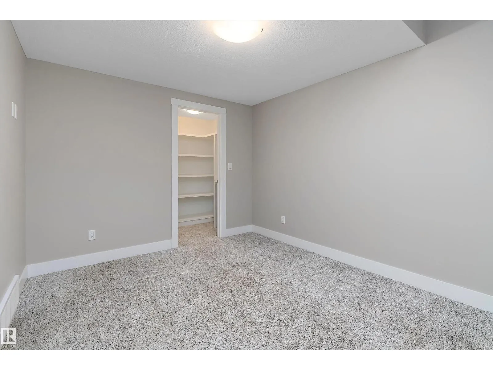 8422 117 ST NW
