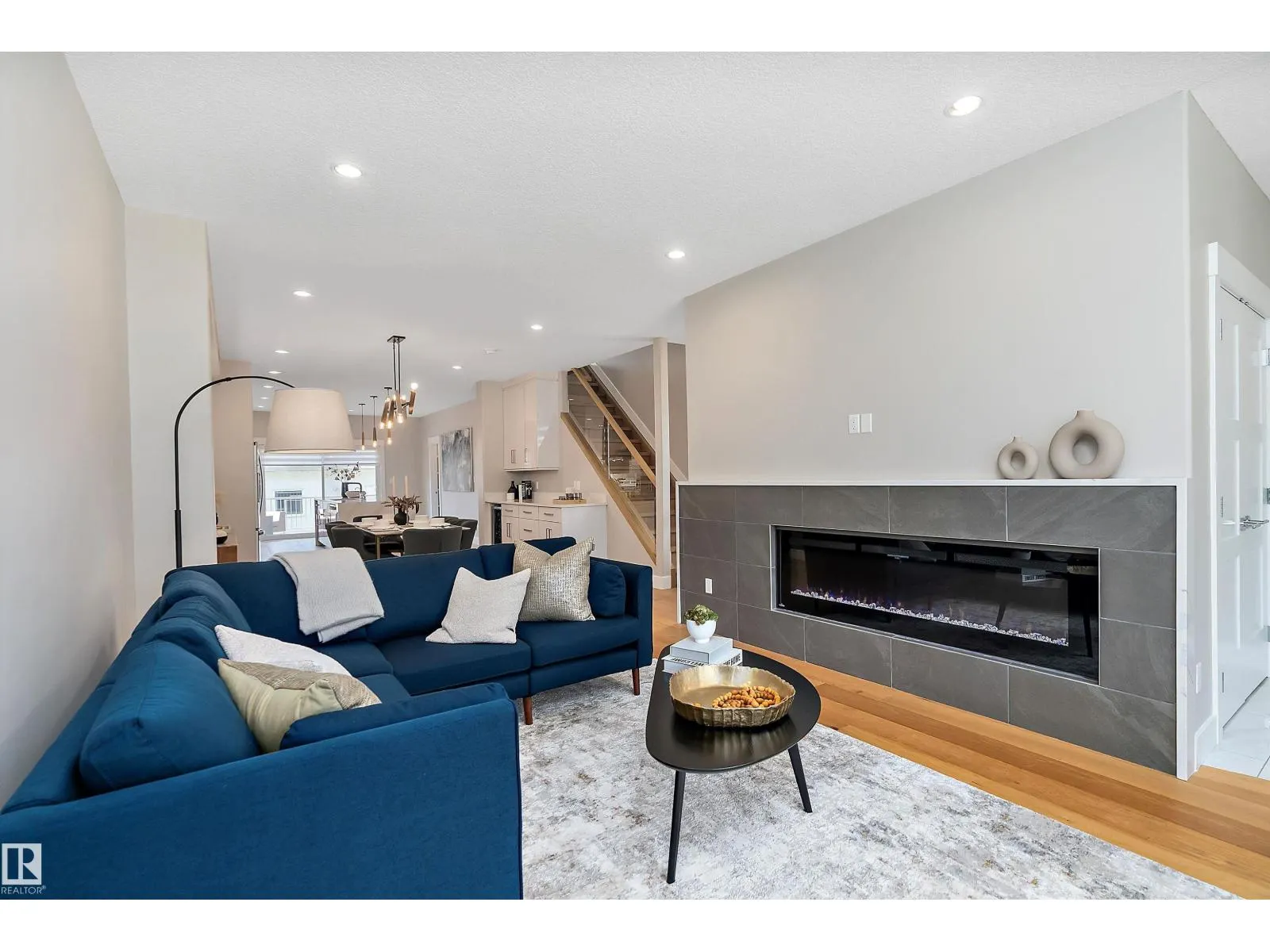 8422 117 ST NW