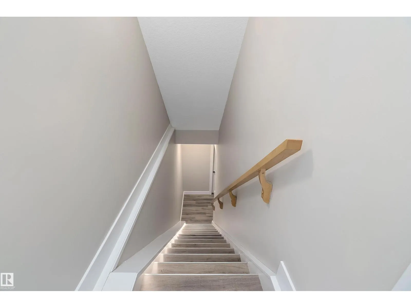 8422 117 ST NW