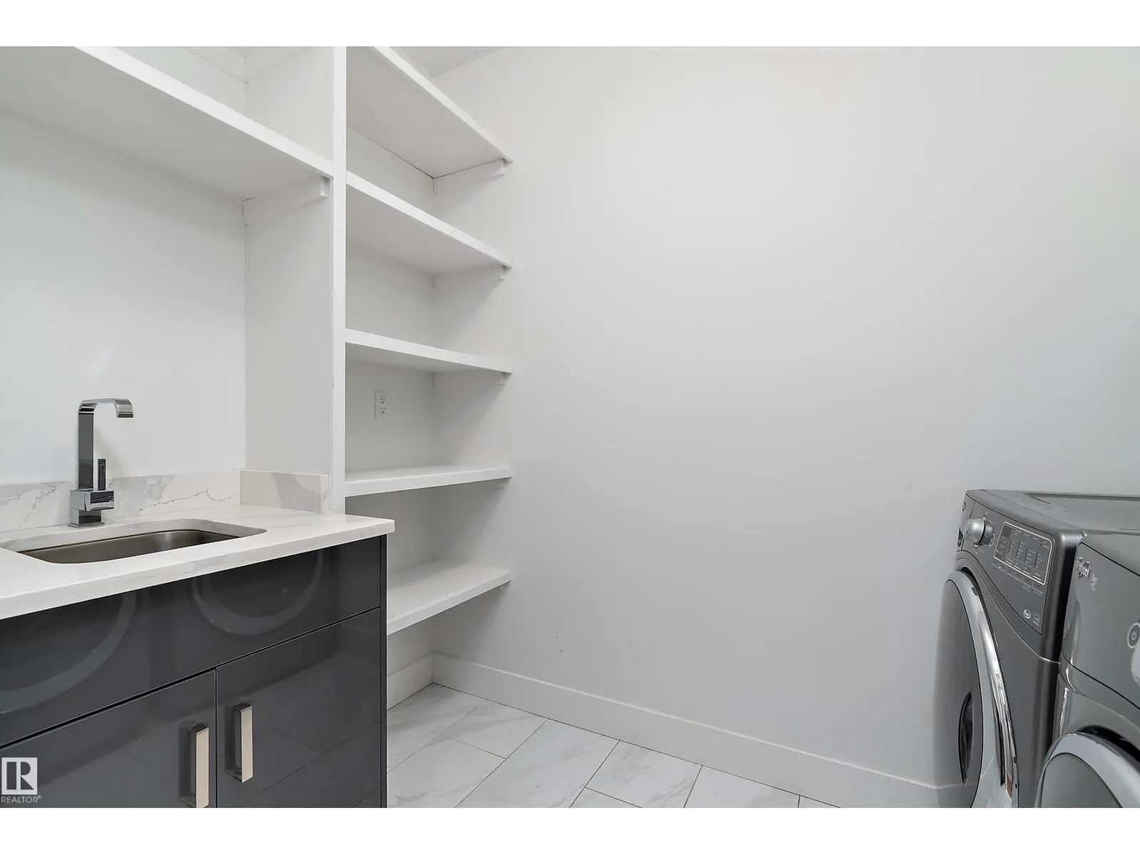 8422 117 ST NW