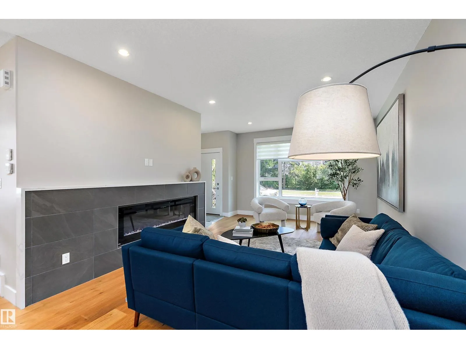 8422 117 ST NW