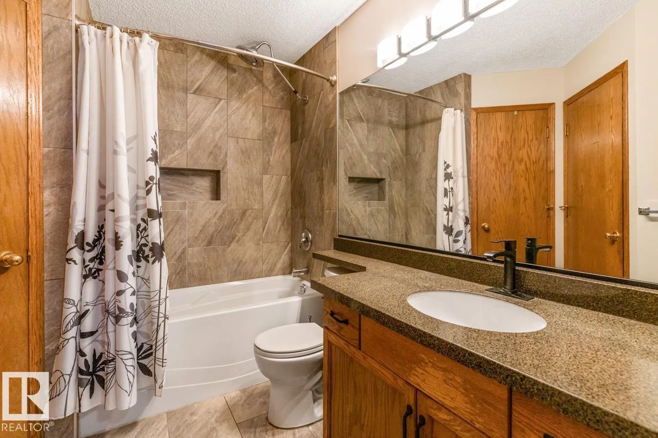 11735 10 AV NW NW