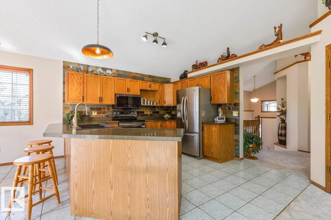 11735 10 AV NW NW