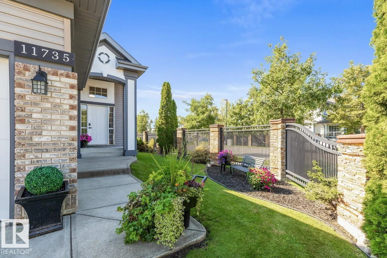 11735 10 AV NW NW
