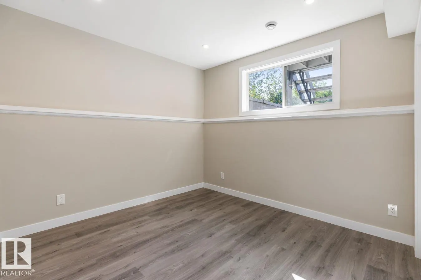 11735 10 AV NW NW