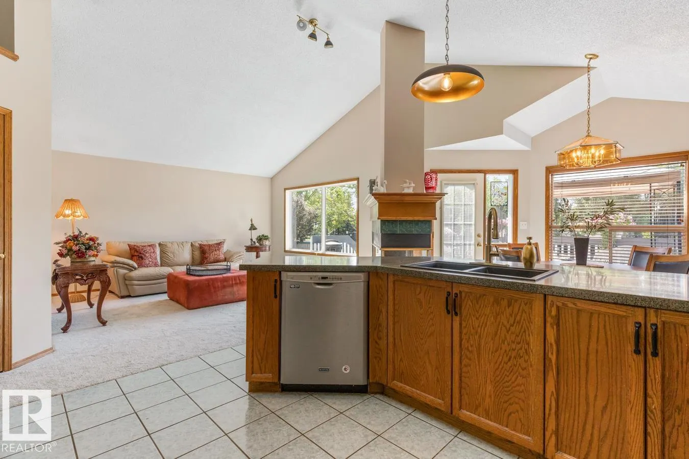 11735 10 AV NW NW