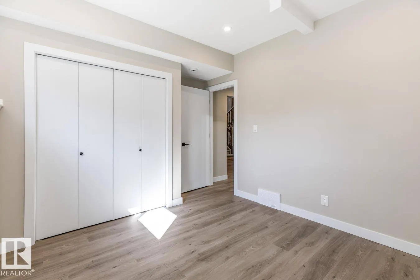 11735 10 AV NW NW