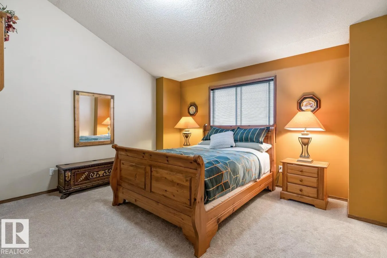 11735 10 AV NW NW