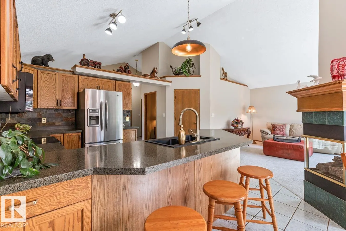 11735 10 AV NW NW